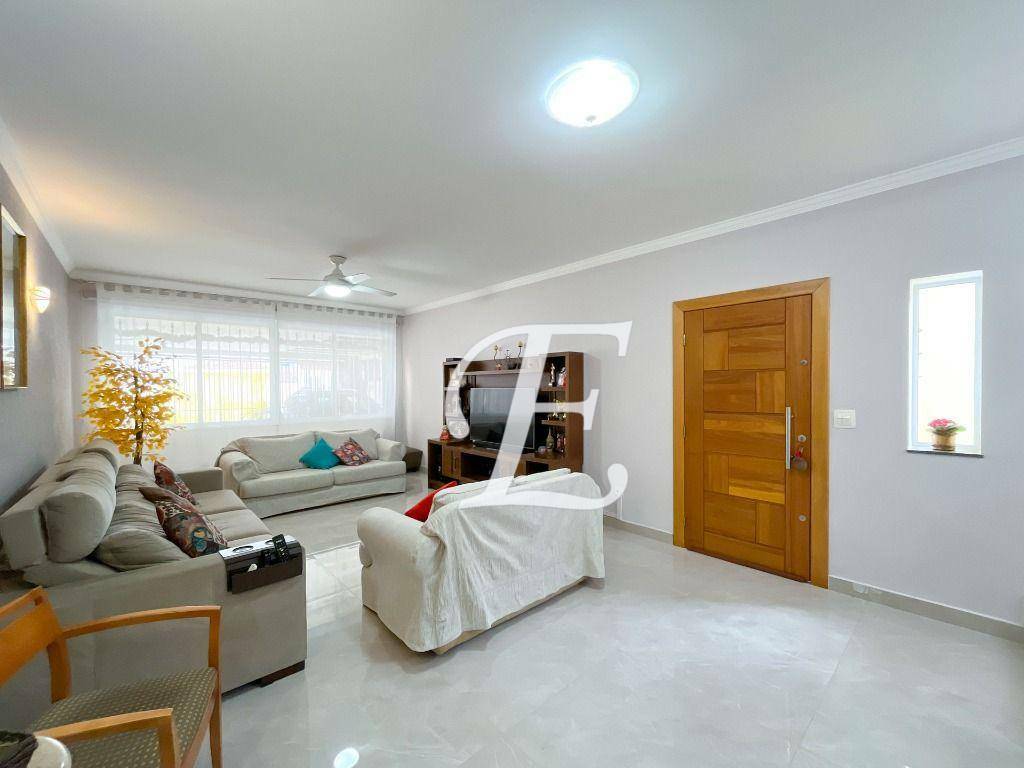 Sobrado à venda com 4 quartos, 180m² - Foto 1