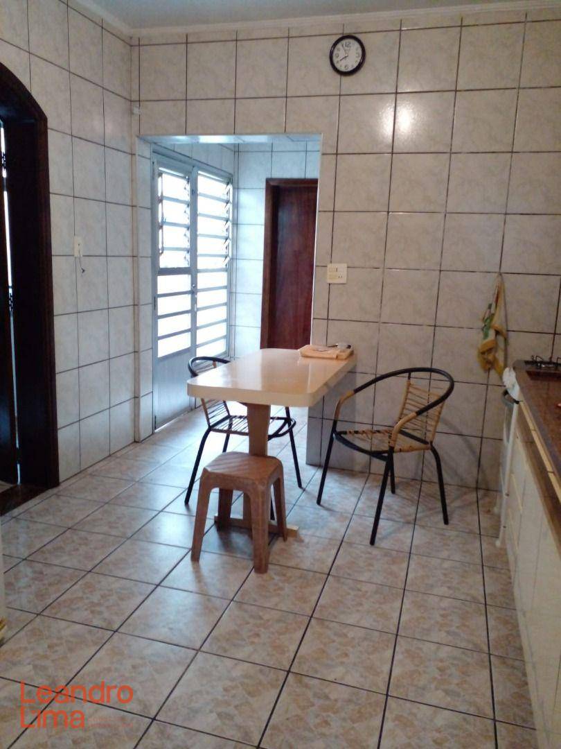 Casa à venda com 3 quartos, 209m² - Foto 8