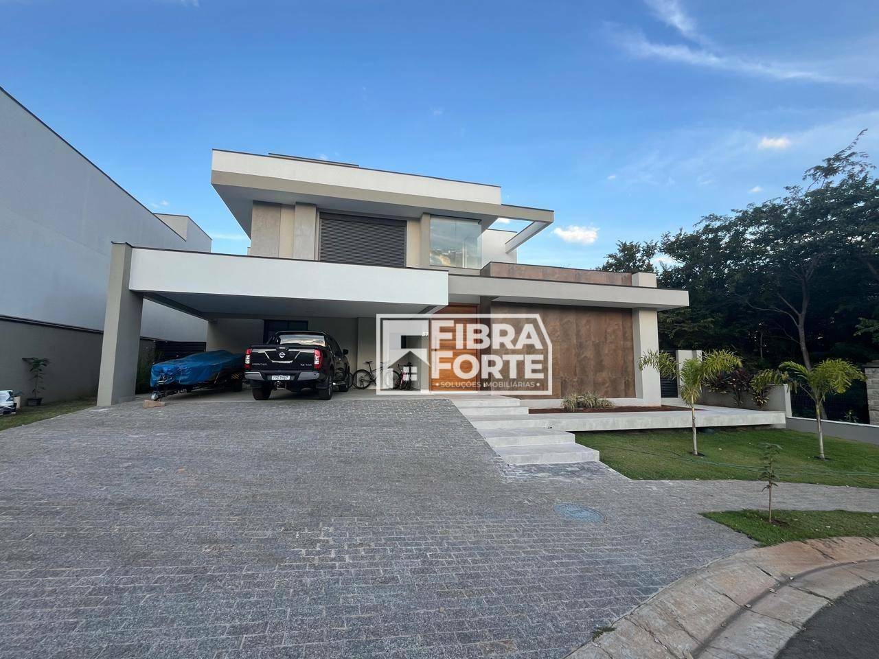 Casa de Condomínio à venda com 3 quartos, 305m² - Foto 1