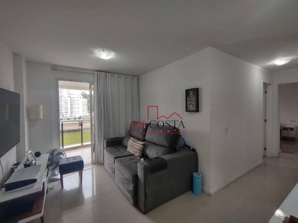 Apartamento à venda com 2 quartos, 70m² - Foto 11