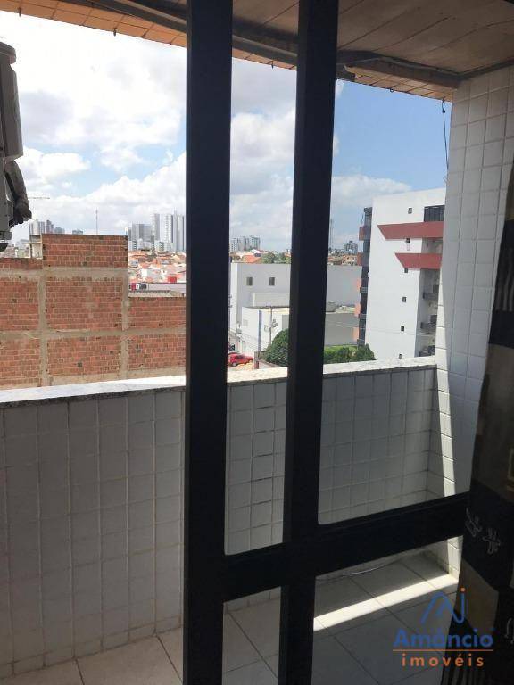 Apartamento à venda com 2 quartos, 64m² - Foto 5