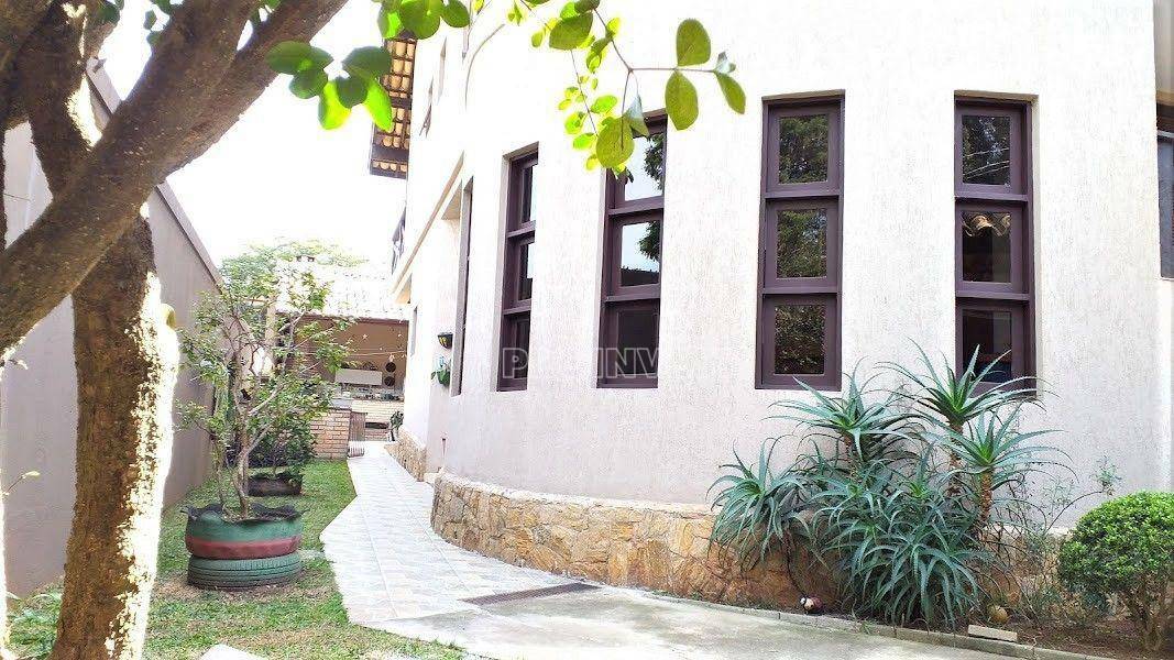 Casa à venda com 3 quartos, 285m² - Foto 1