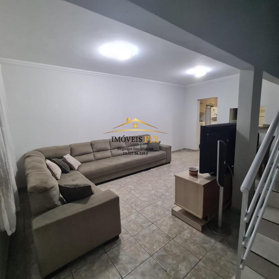 Casa à venda com 3 quartos, 210m² - Foto 1