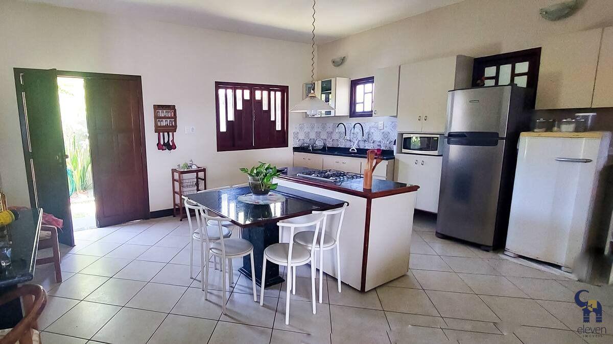 Casa à venda com 3 quartos, 220m² - Foto 3