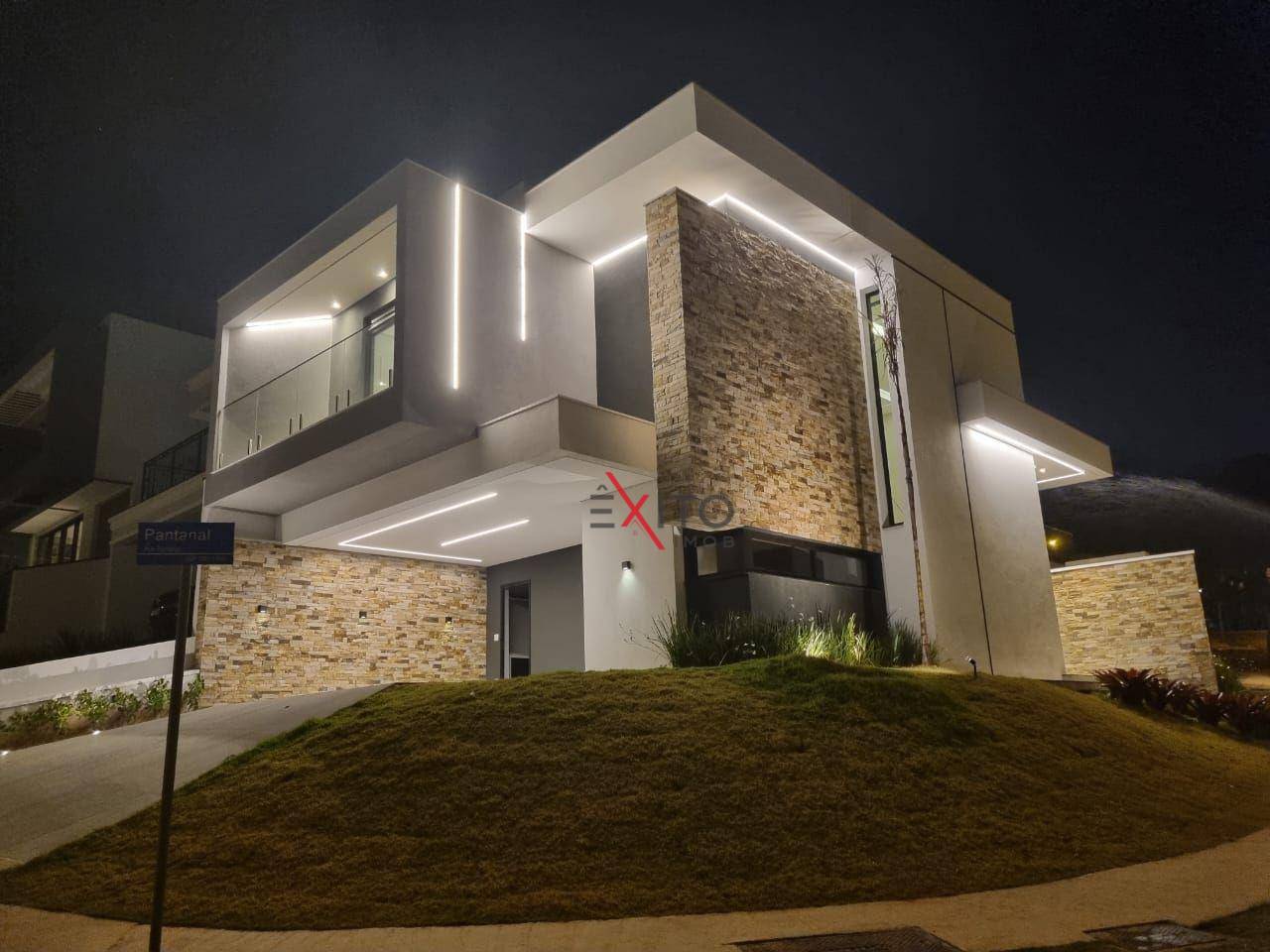 Casa de Condomínio à venda com 3 quartos, 292m² - Foto 1