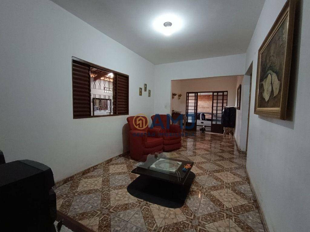 Casa à venda com 2 quartos, 220m² - Foto 3