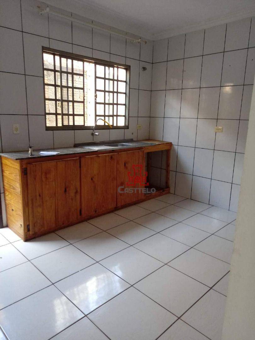 Casa à venda com 3 quartos, 70m² - Foto 8