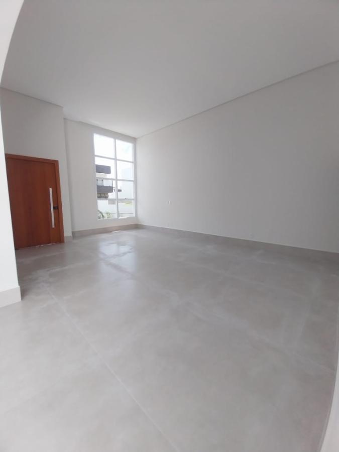 Casa à venda com 3 quartos, 200m² - Foto 1