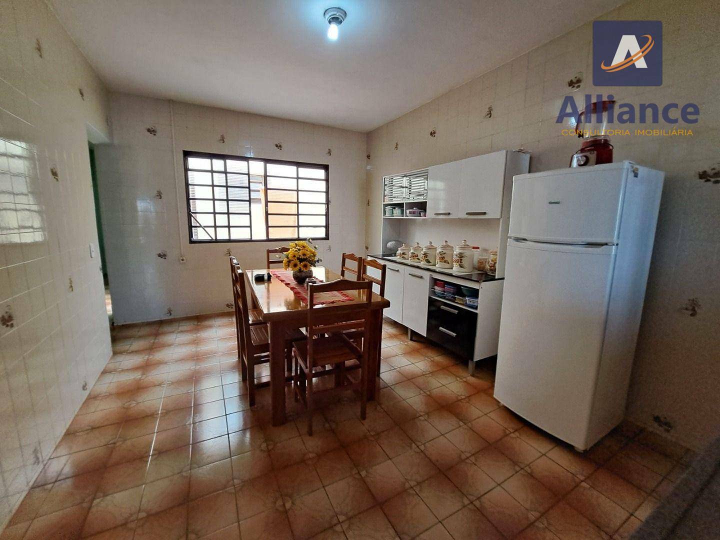 Casa à venda com 3 quartos, 274m² - Foto 9