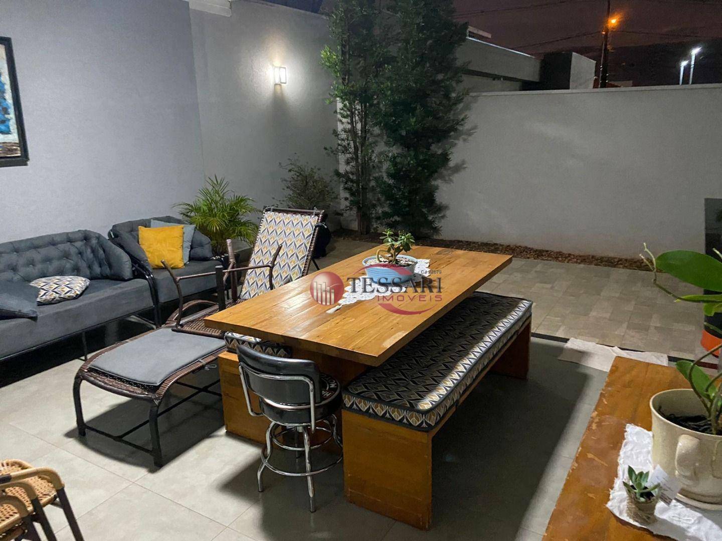 Casa para alugar com 3 quartos, 300m² - Foto 17