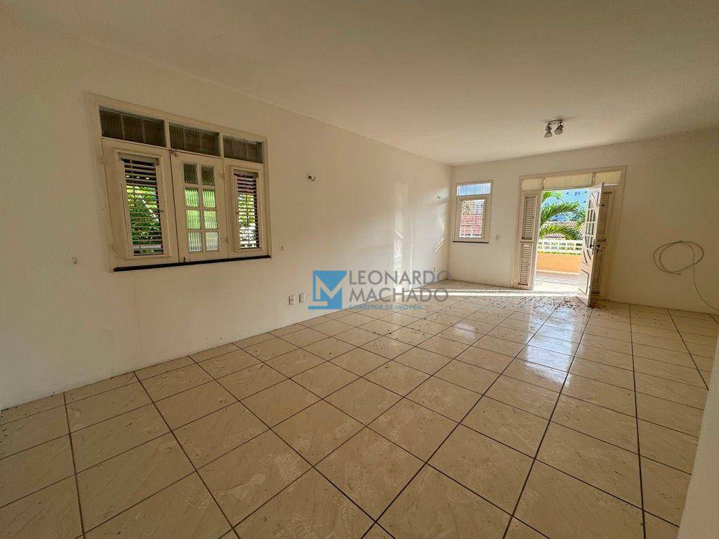 Casa à venda com 4 quartos, 250m² - Foto 8