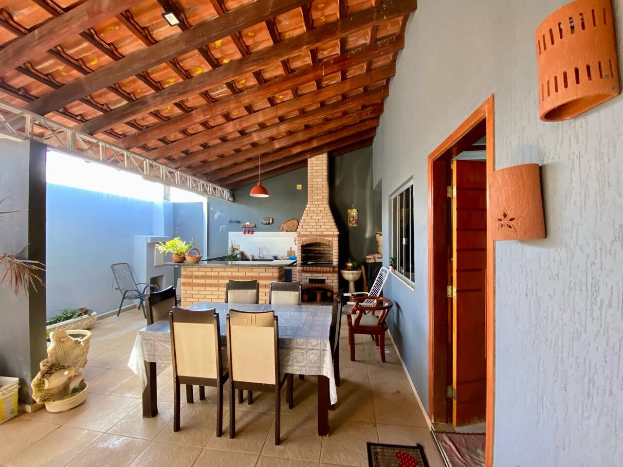 Casa à venda com 2 quartos, 190m² - Foto 1