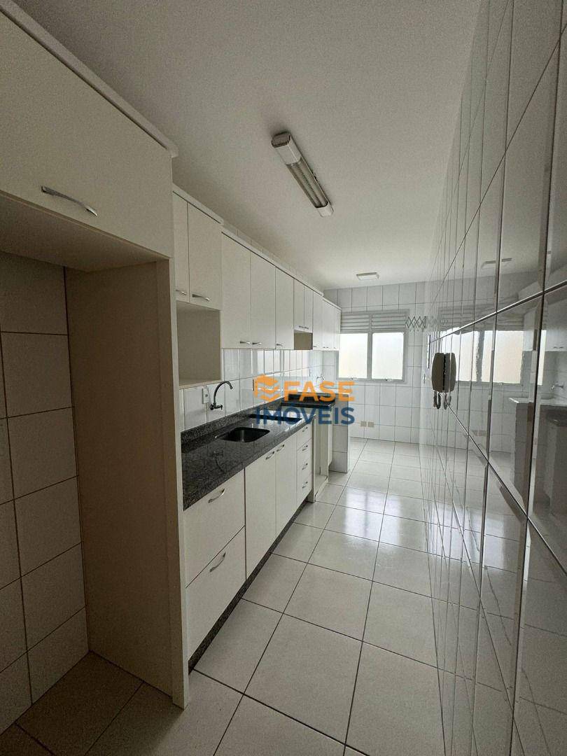 Apartamento à venda com 2 quartos, 70m² - Foto 3