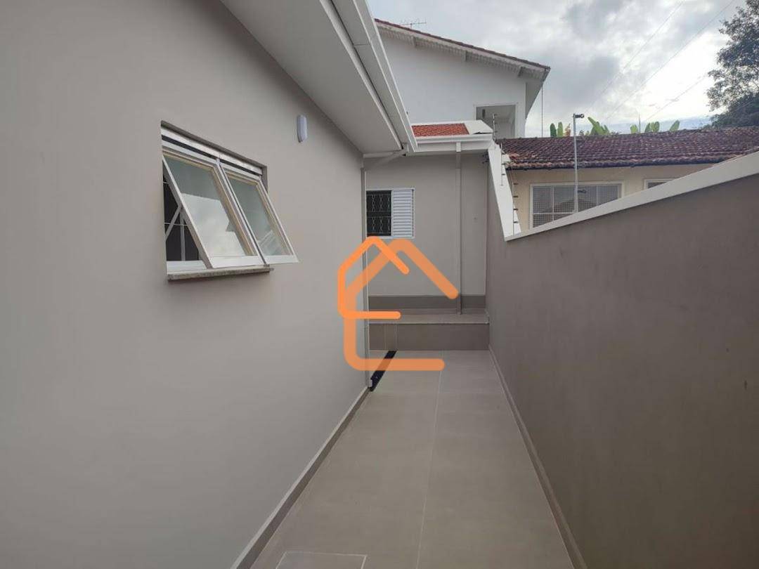 Casa à venda com 3 quartos, 258m² - Foto 4