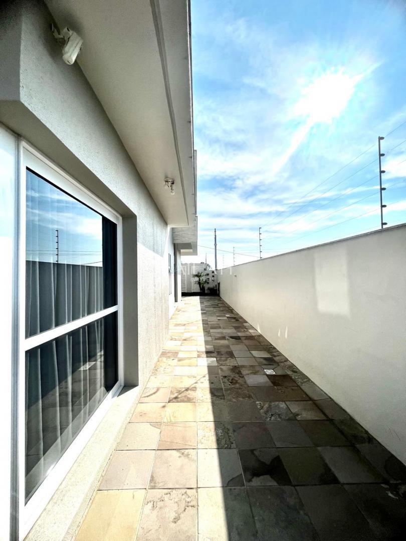 Casa à venda com 3 quartos, 294m² - Foto 3