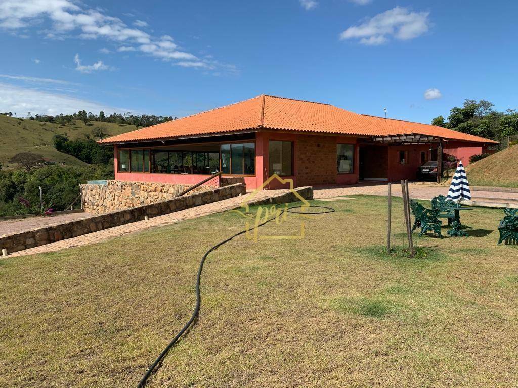 Fazenda à venda com 5 quartos, 1500m² - Foto 1