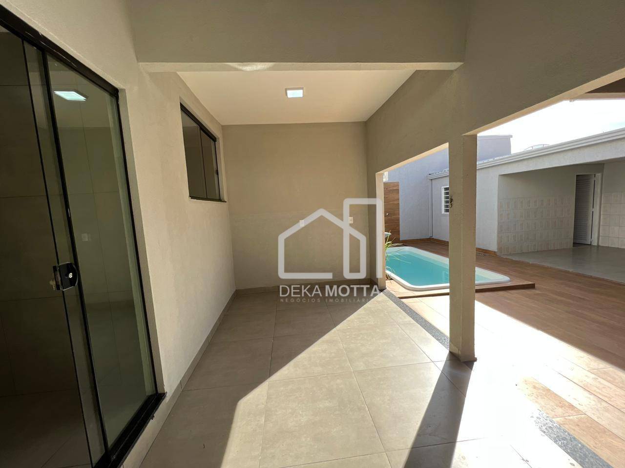 Casa à venda com 3 quartos, 200m² - Foto 1