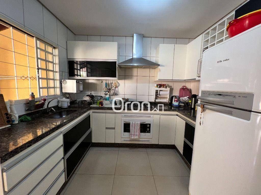 Casa à venda com 3 quartos, 90m² - Foto 9