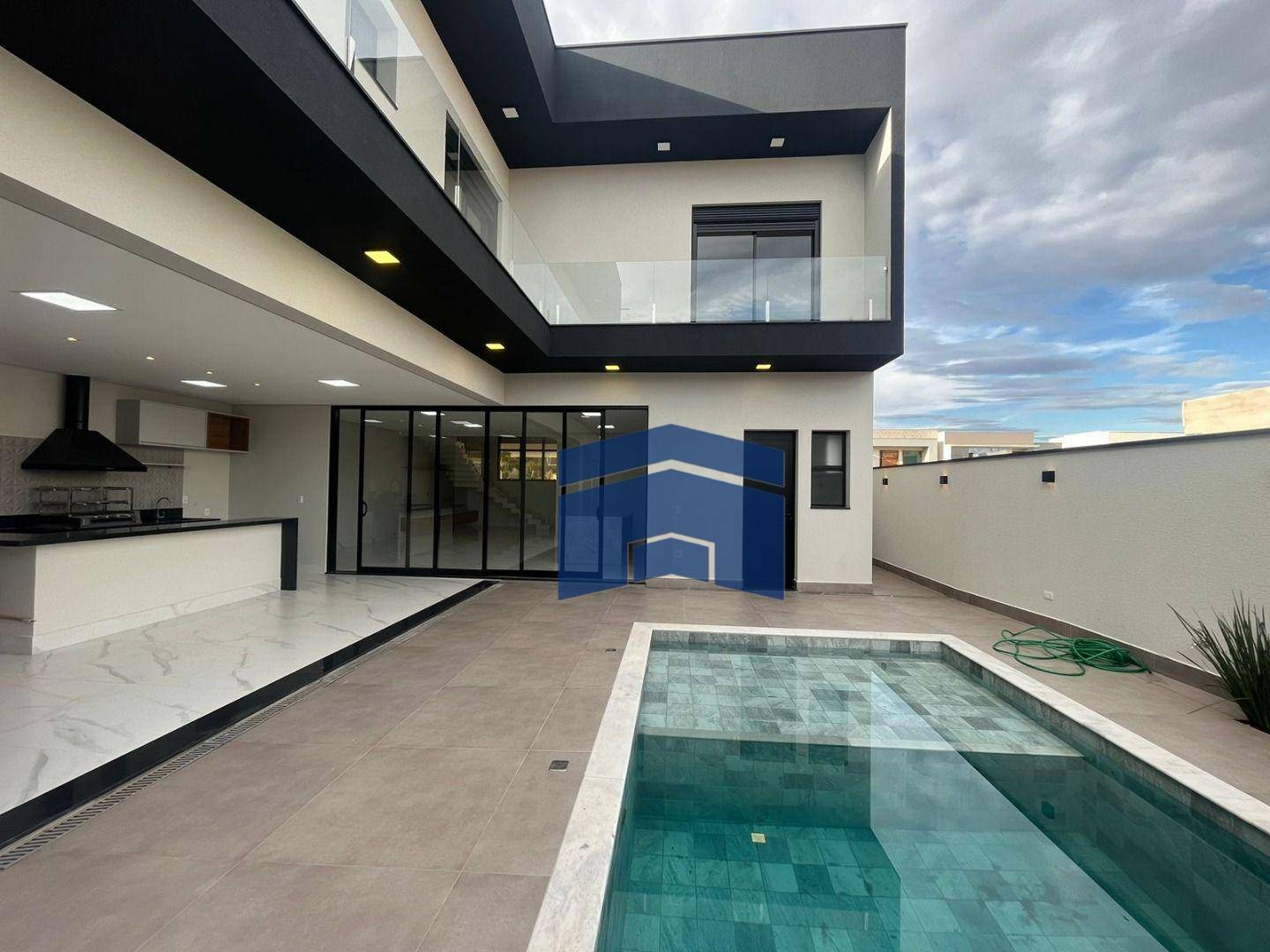 Sobrado à venda com 3 quartos, 330m² - Foto 1