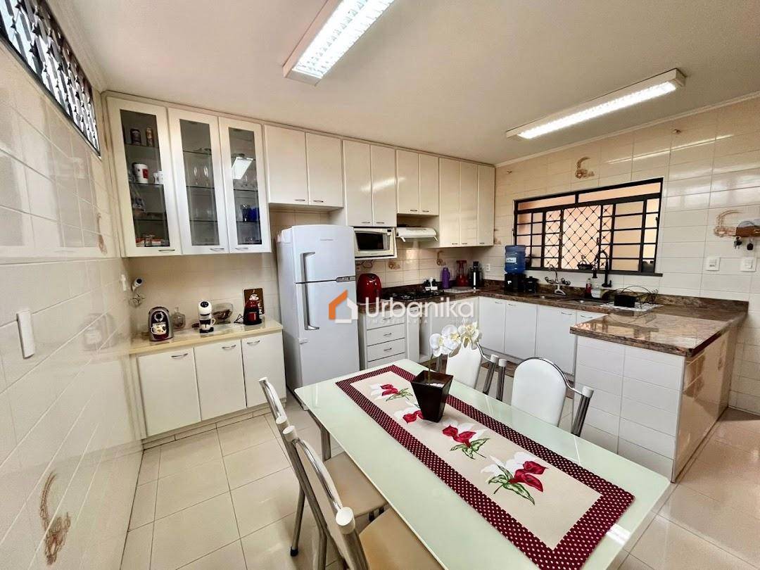 Casa, 3 quartos, 154 m² - Foto 4