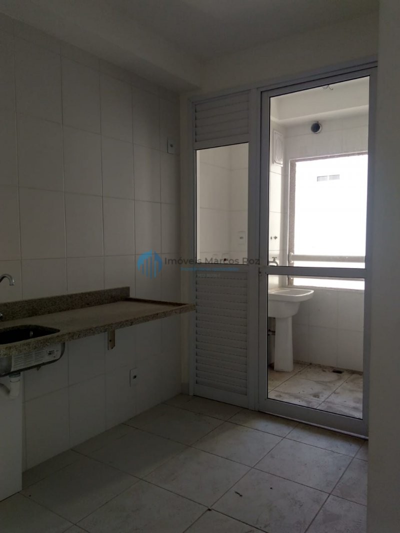 Apartamento à venda com 3 quartos, 71m² - Foto 4