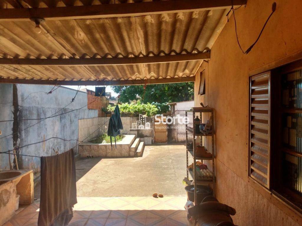 Casa à venda com 4 quartos, 200m² - Foto 13