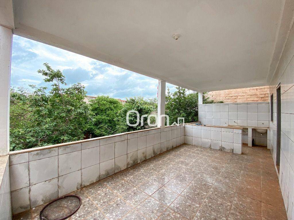 Sobrado à venda com 6 quartos, 300m² - Foto 4