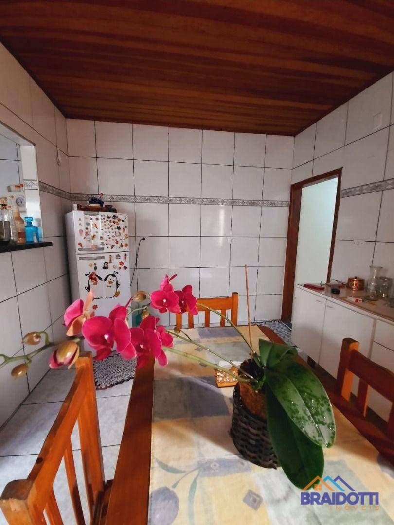 Casa à venda com 2 quartos, 90m² - Foto 2