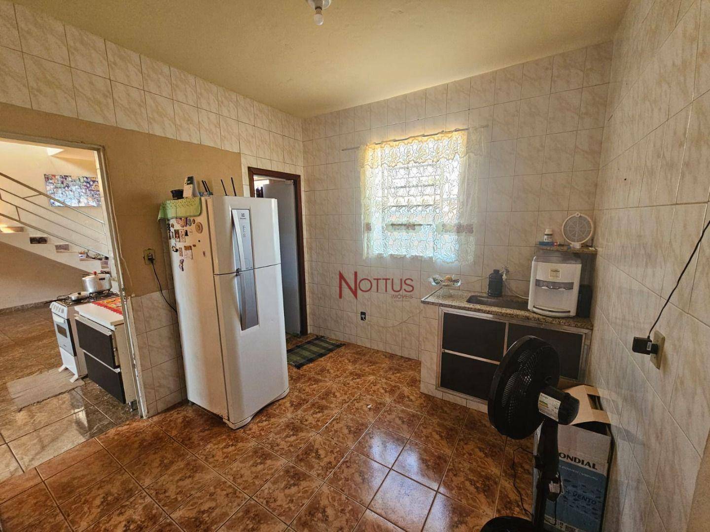 Casa à venda com 4 quartos, 250m² - Foto 10