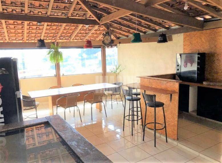 Sobrado à venda com 3 quartos, 234m² - Foto 1