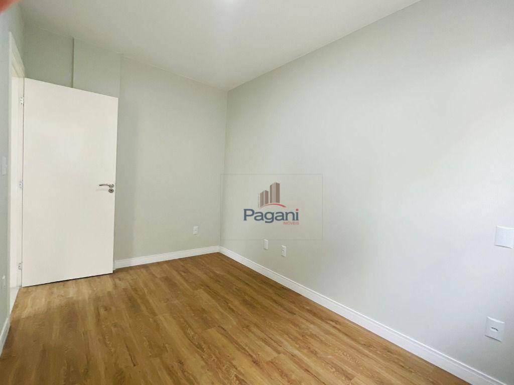 Apartamento à venda com 3 quartos, 79m² - Foto 2