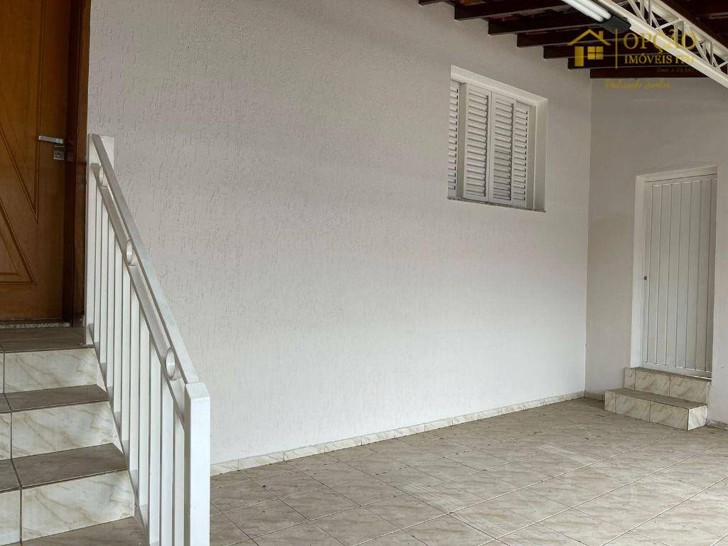Casa para alugar com 2 quartos, 90m² - Foto 1