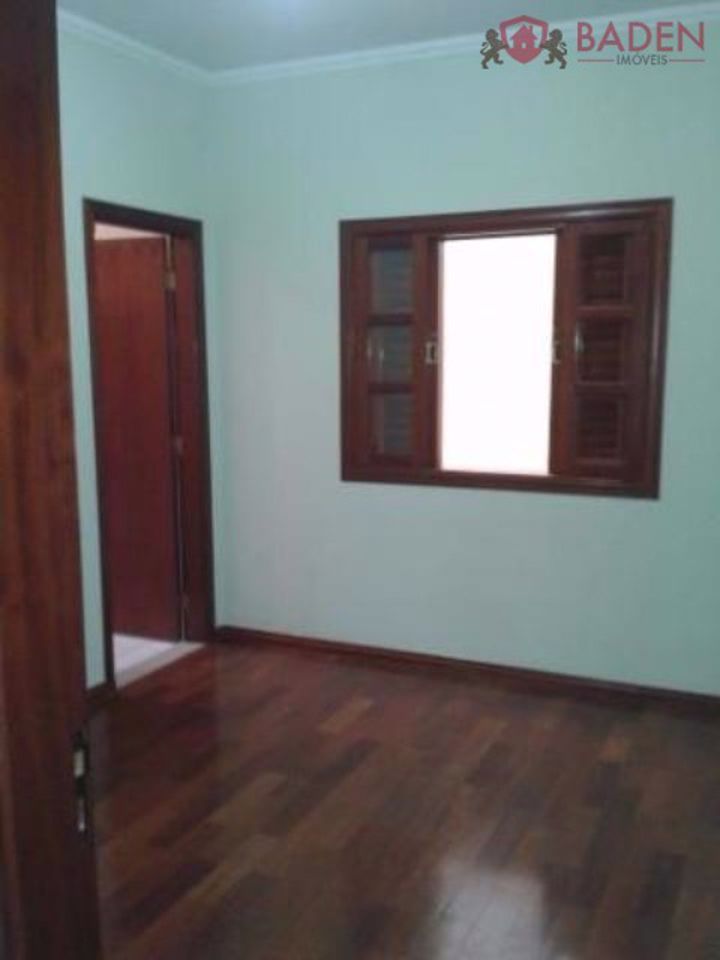 Casa à venda com 4 quartos, 210m² - Foto 13