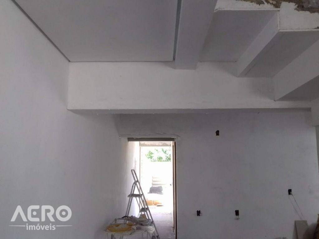 Casa à venda com 4 quartos, 220m² - Foto 13