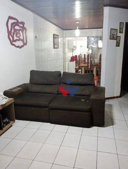 Casa à venda com 3 quartos, 90m² - Foto 8