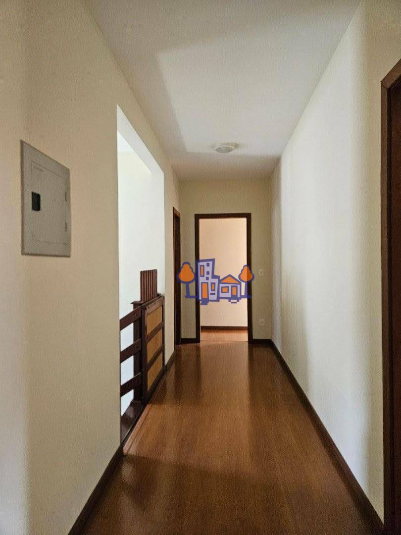 Casa à venda com 5 quartos, 326m² - Foto 27