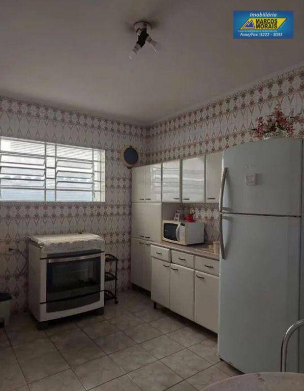 Casa à venda e aluguel com 3 quartos, 100m² - Foto 2