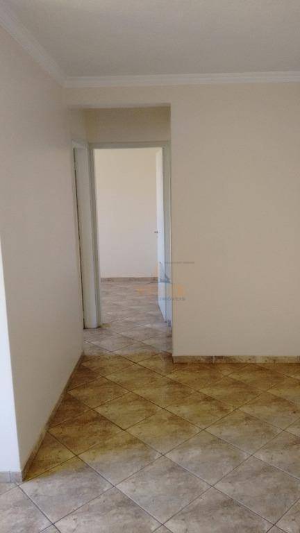 Apartamento à venda com 2 quartos, 70m² - Foto 3