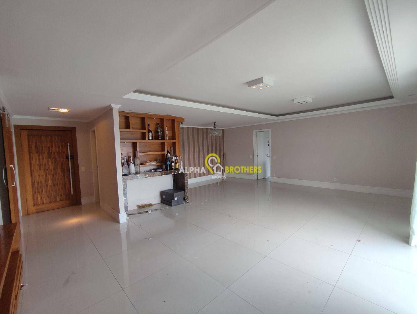 Apartamento à venda com 4 quartos, 202m² - Foto 2