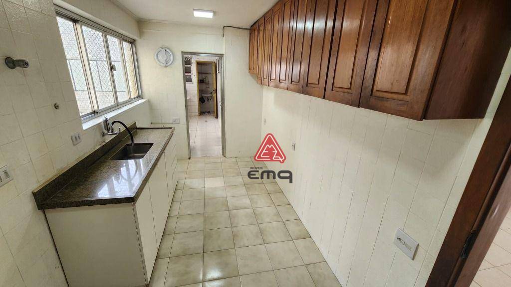 Apartamento para alugar com 3 quartos, 142m² - Foto 29