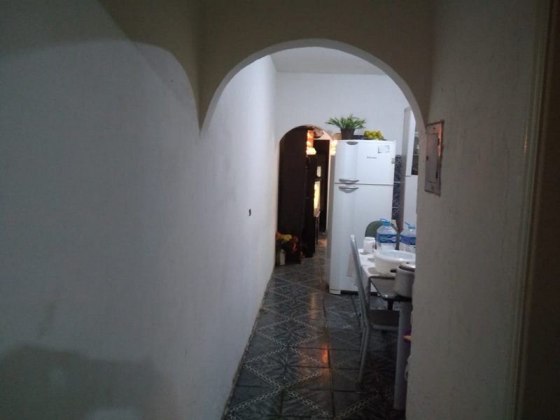 Casa à venda com 2 quartos, 90m² - Foto 2