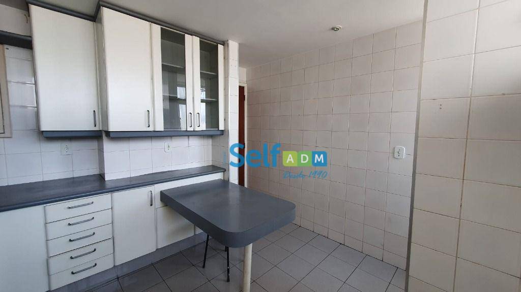 Apartamento para alugar com 3 quartos, 242m² - Foto 12