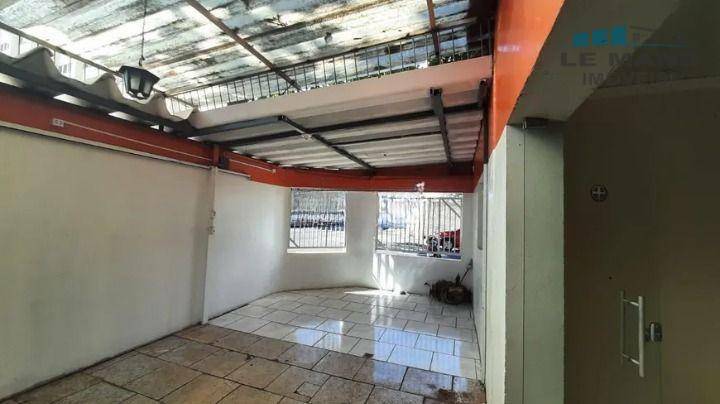 Casa à venda com 4 quartos, 196m² - Foto 2