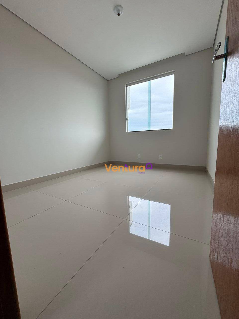 Casa à venda com 3 quartos, 108M2 - Foto 2