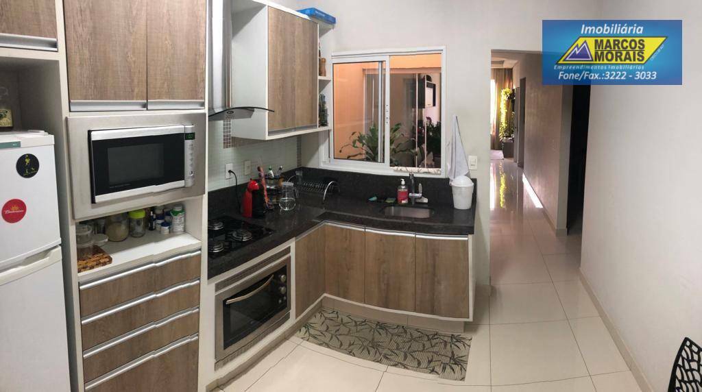 Casa de Condomínio à venda com 3 quartos, 140m² - Foto 4