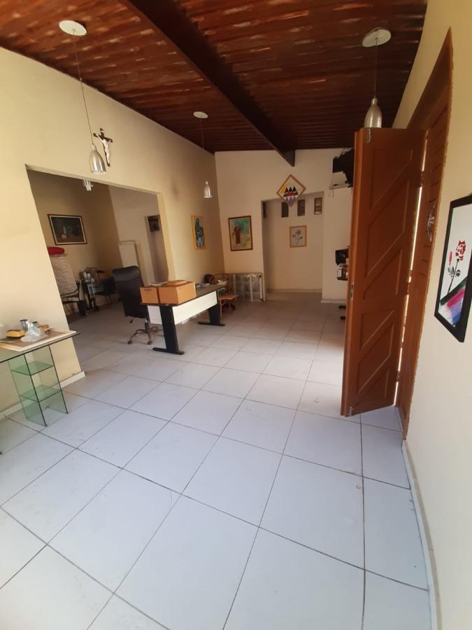 Casa à venda com 1 quarto, 530m² - Foto 2