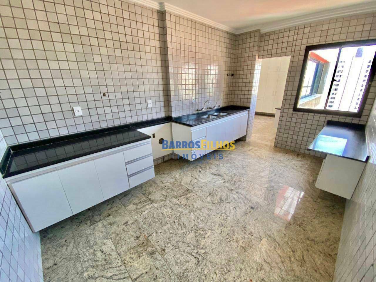 Apartamento para alugar com 3 quartos, 180m² - Foto 19