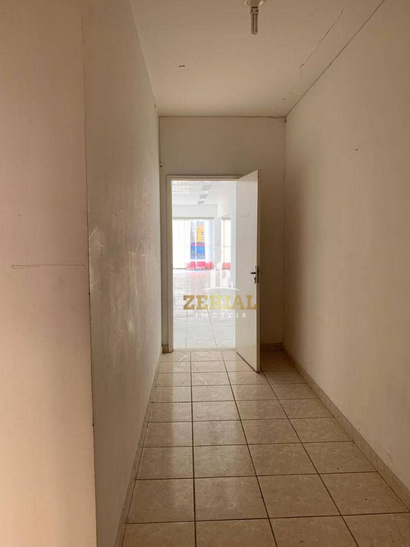 Casa para alugar com 5 quartos, 300m² - Foto 19