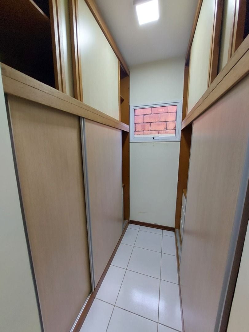 Casa à venda com 3 quartos, 280m² - Foto 1