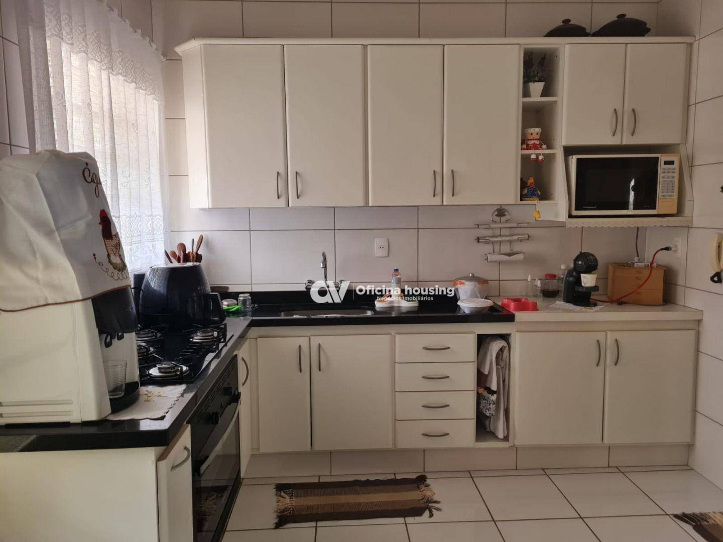 Casa à venda com 3 quartos, 159m² - Foto 1